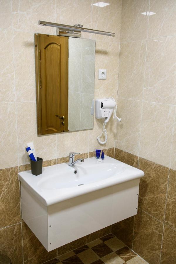Hotel Shumon Dushanbe Bagian luar foto