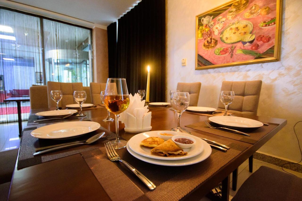 Hotel Shumon Dushanbe Bagian luar foto