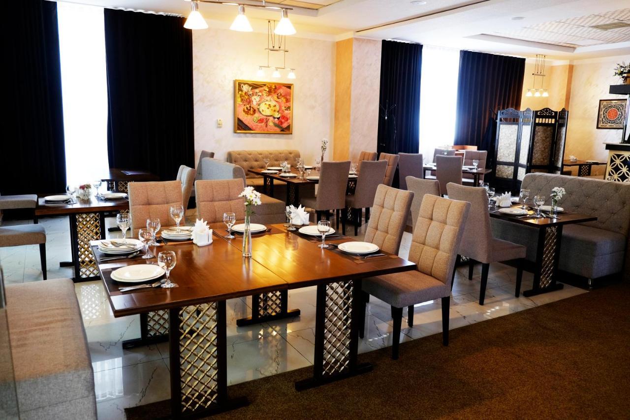 Hotel Shumon Dushanbe Bagian luar foto