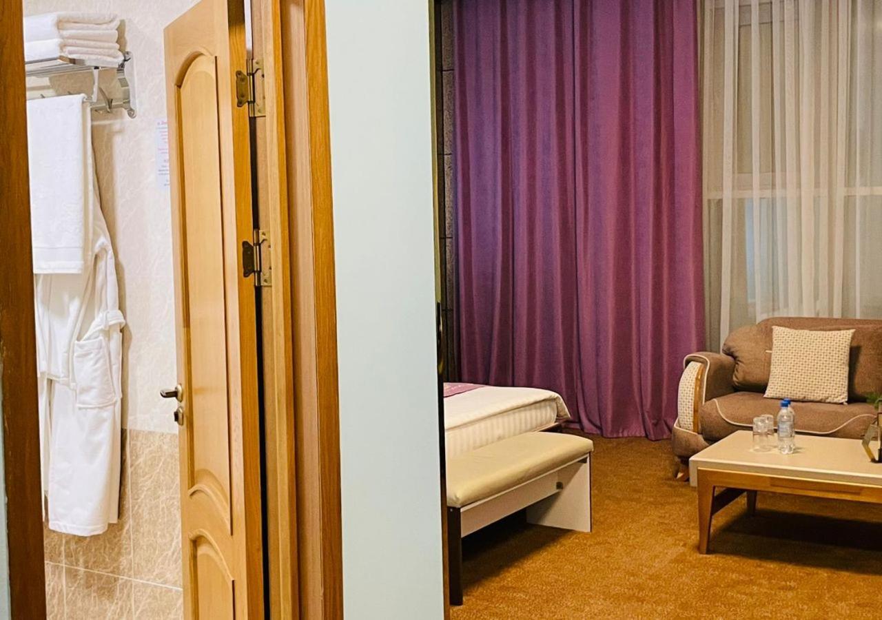 Hotel Shumon Dushanbe Bagian luar foto